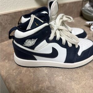 Jordan 1 Mid White Metallic Gold Obsidian GS 554725-174